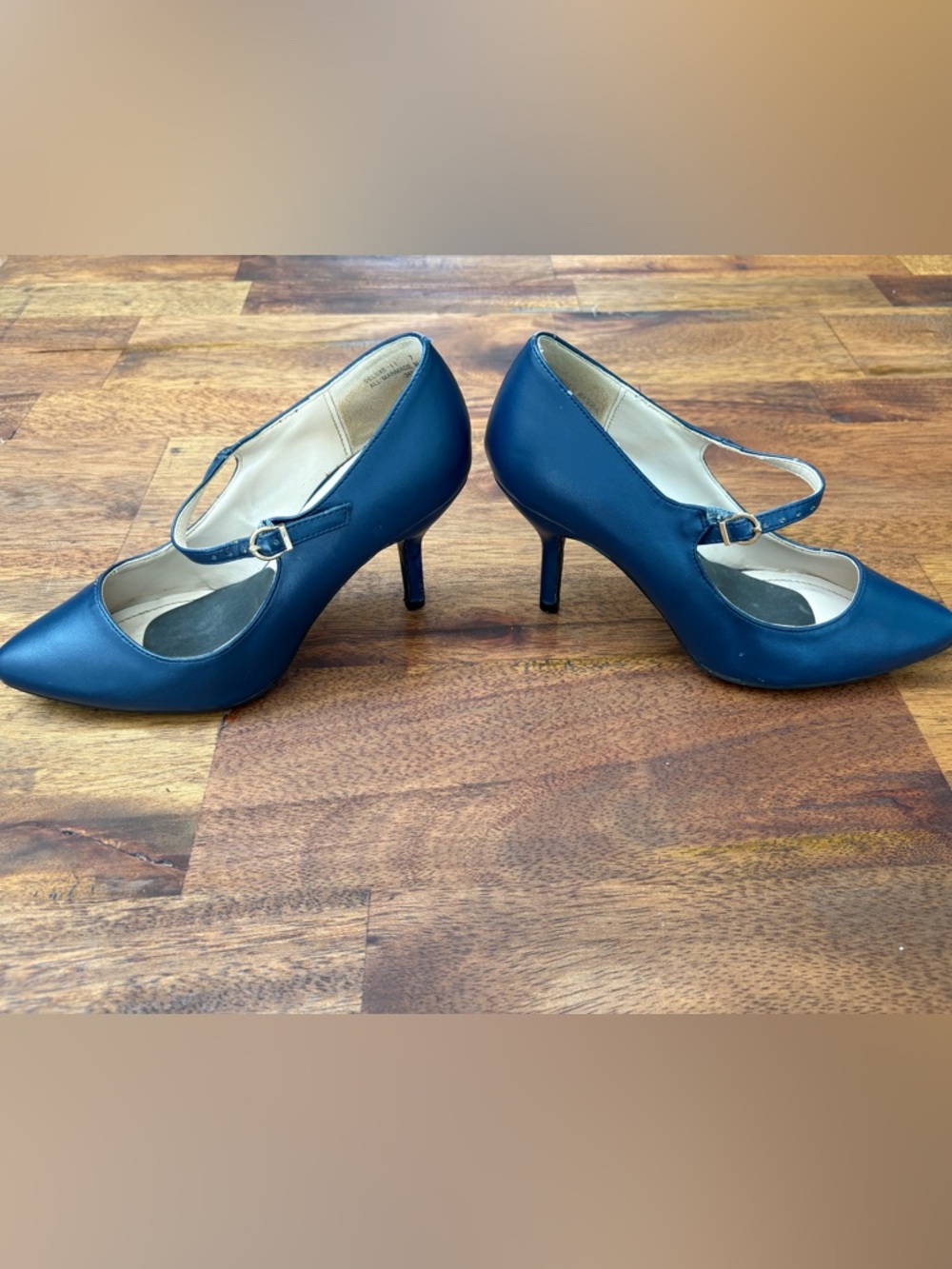 Navy blue Mary Jane pump from the brand Bamboo. Size 7 - Picture 5 of 10